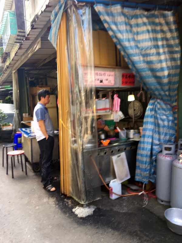 蚵仔麵線,台灣道地小吃隱身在巷弄的三重美食，賣了三十五年頭