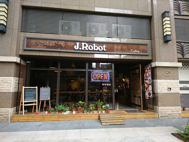 J.Robot Coffee,可以吃到港式餐點和自己配料帕尼尼@三重(已歇業)