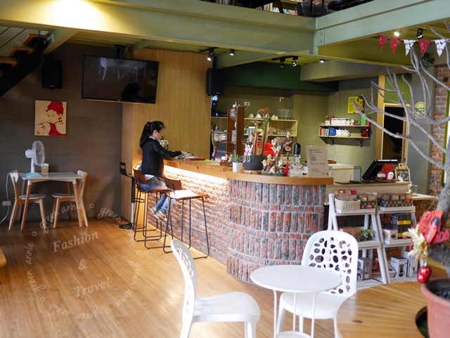 喝咖啡,Living with coffee台中南區不限時、有插座、有WIFI咖啡廳