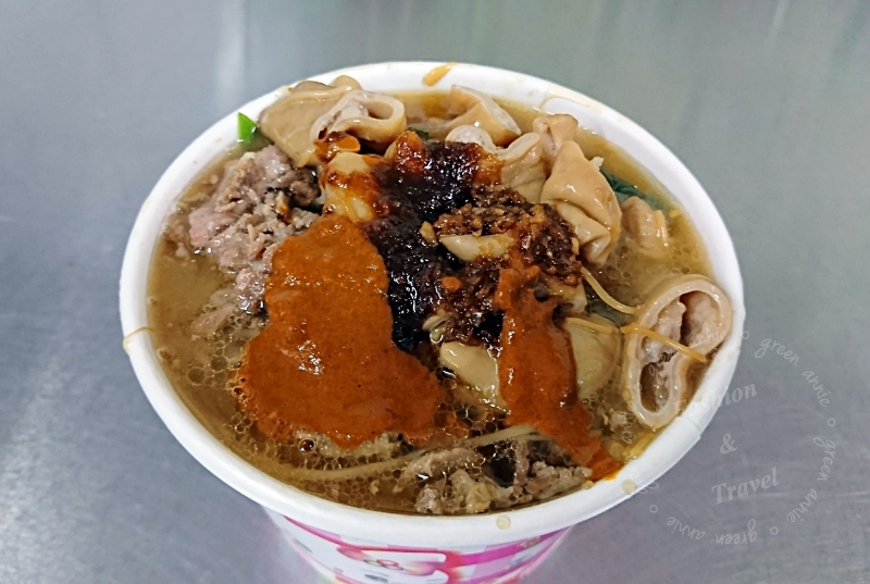 三重美食:林大腸麵線,用料實在蚵仔超大顆大腸也好吃,還有特別的羊肉麵線