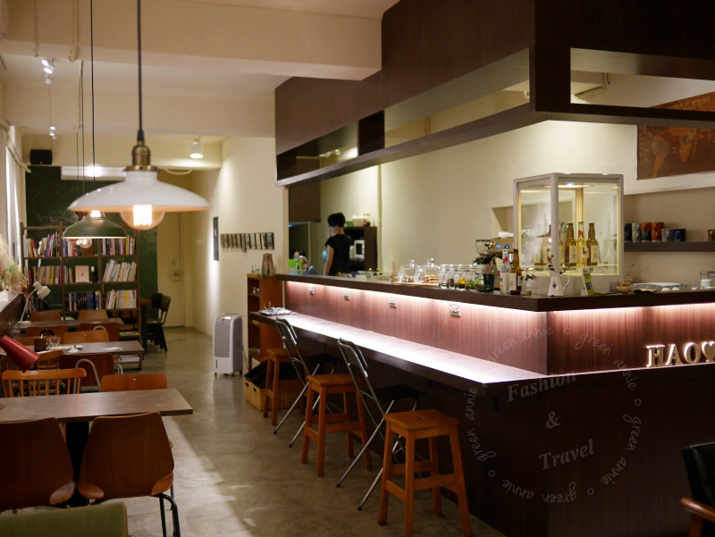 好休咖啡,不限時有WIFI有插座的舒適咖啡廳~臨近光華商場(捷運忠孝新生站)