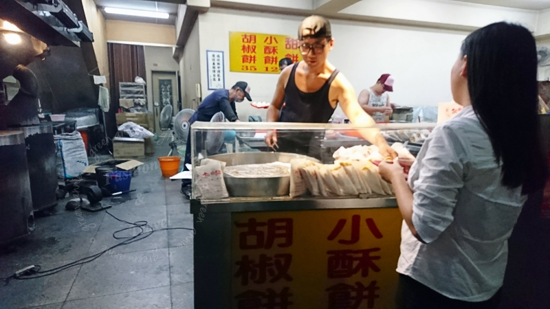 三重美食-龍門胡椒餅~賣了幾十年的排隊人氣老店@捷運三重國小站