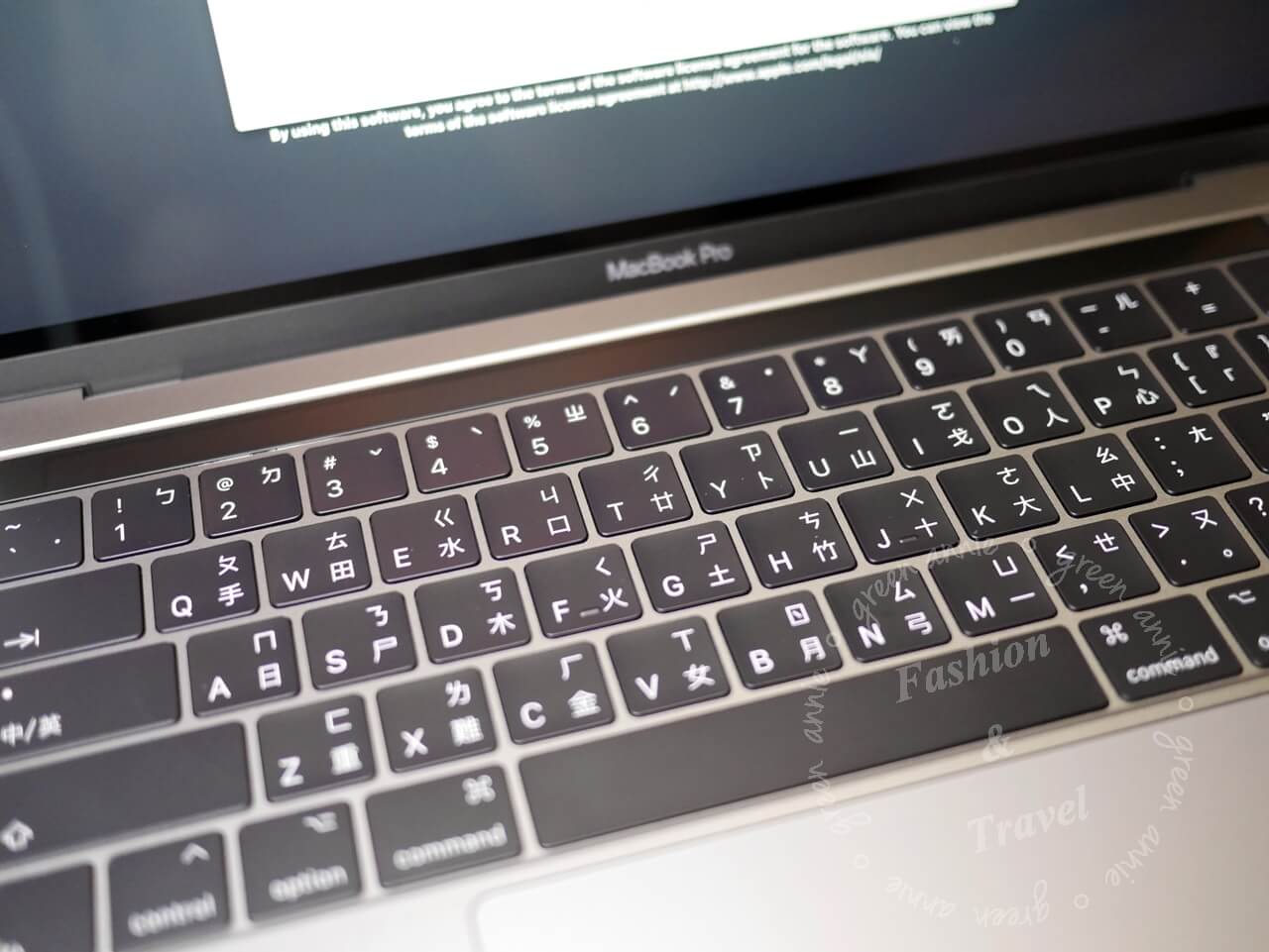 特規版MacBook Pro太空灰 13吋有Touch Bar 和 Touch ID 開箱