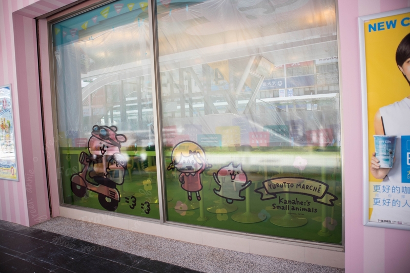 卡娜赫拉7-11特色聯名店，喜歡兔兔和P助的粉絲24小時都可以去拍照-捷運南京復興站