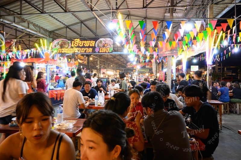 Rod Fai Night Market,