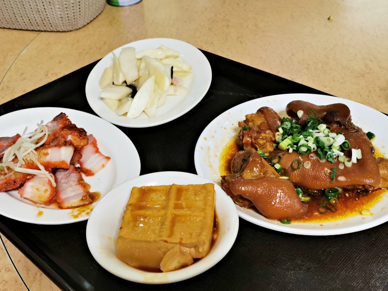 台北宵夜：小李子清粥小菜，配菜選擇超級多
