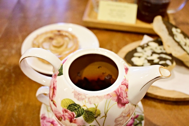 台北咖啡廳：鬧鄰居咖啡，手沖咖啡很好喝，法式麵包搭配茶系列抹醬超特別－捷運古亭站
