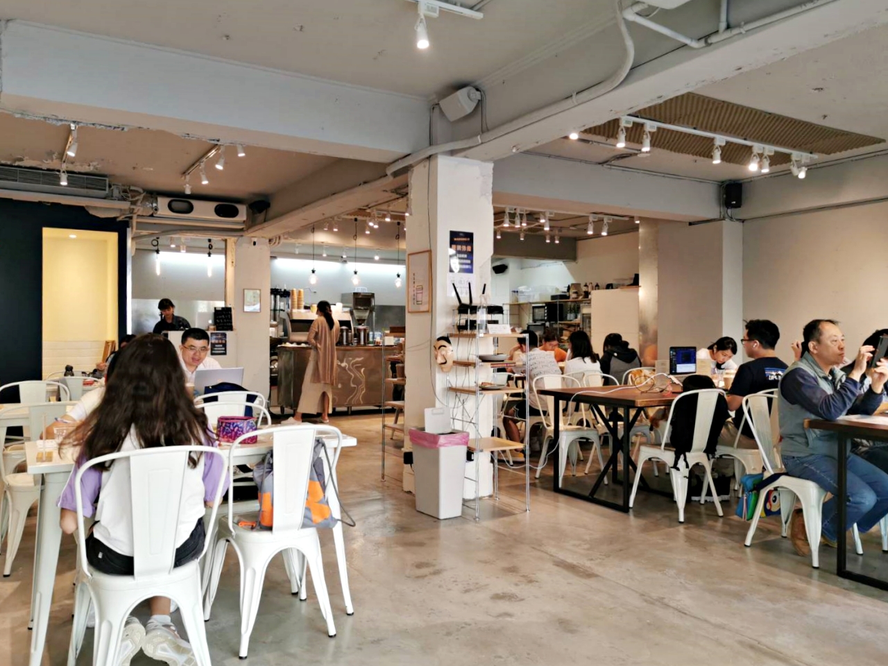 台北咖啡廳：信義區超佛心咖啡廳391tpe，不限時有wifi，開到晚上1:00