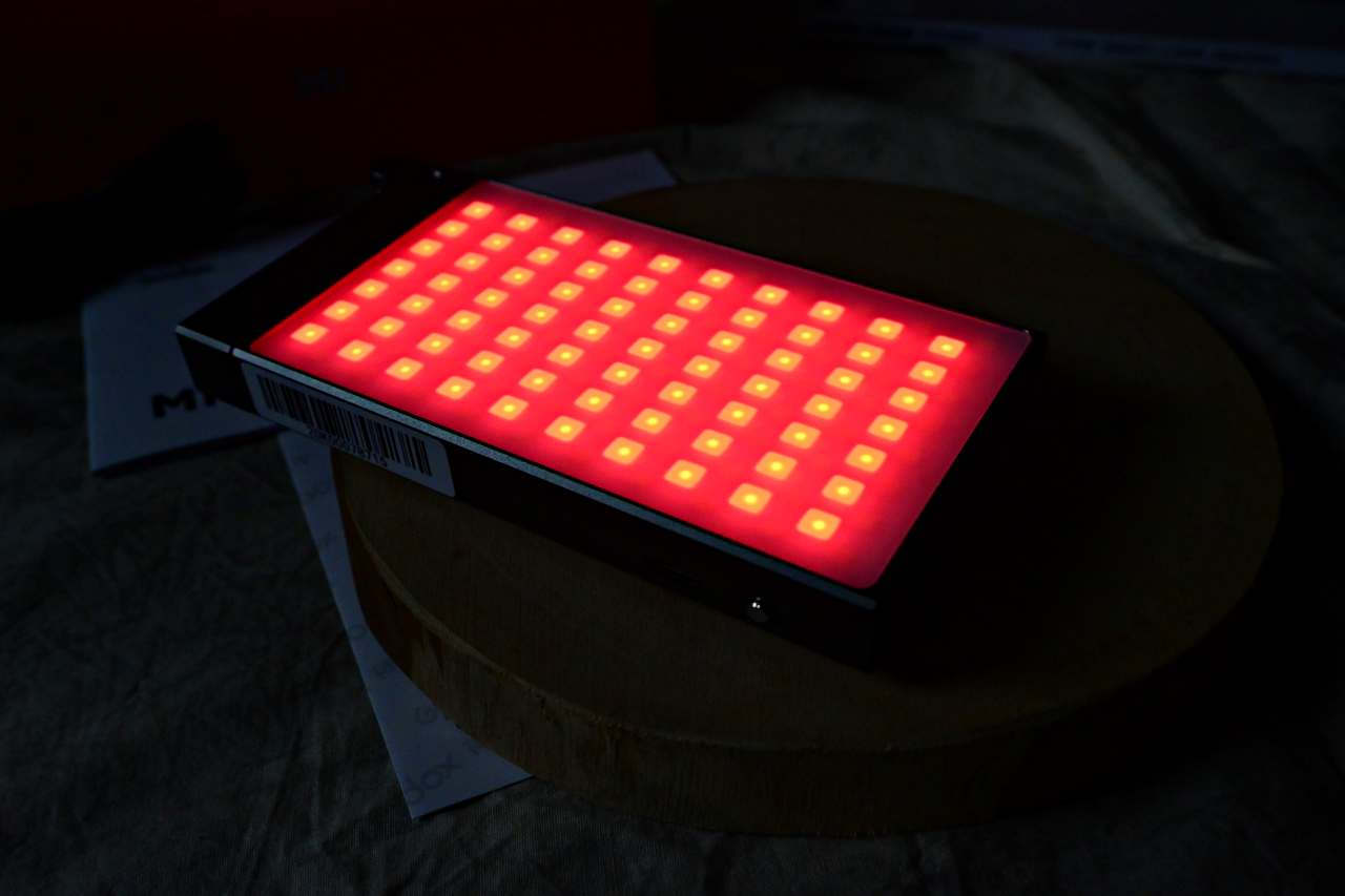 【開箱】GODOX M1 RGB補光燈，萬向多功能支架更好運用，內建15類40種情景特效模式
