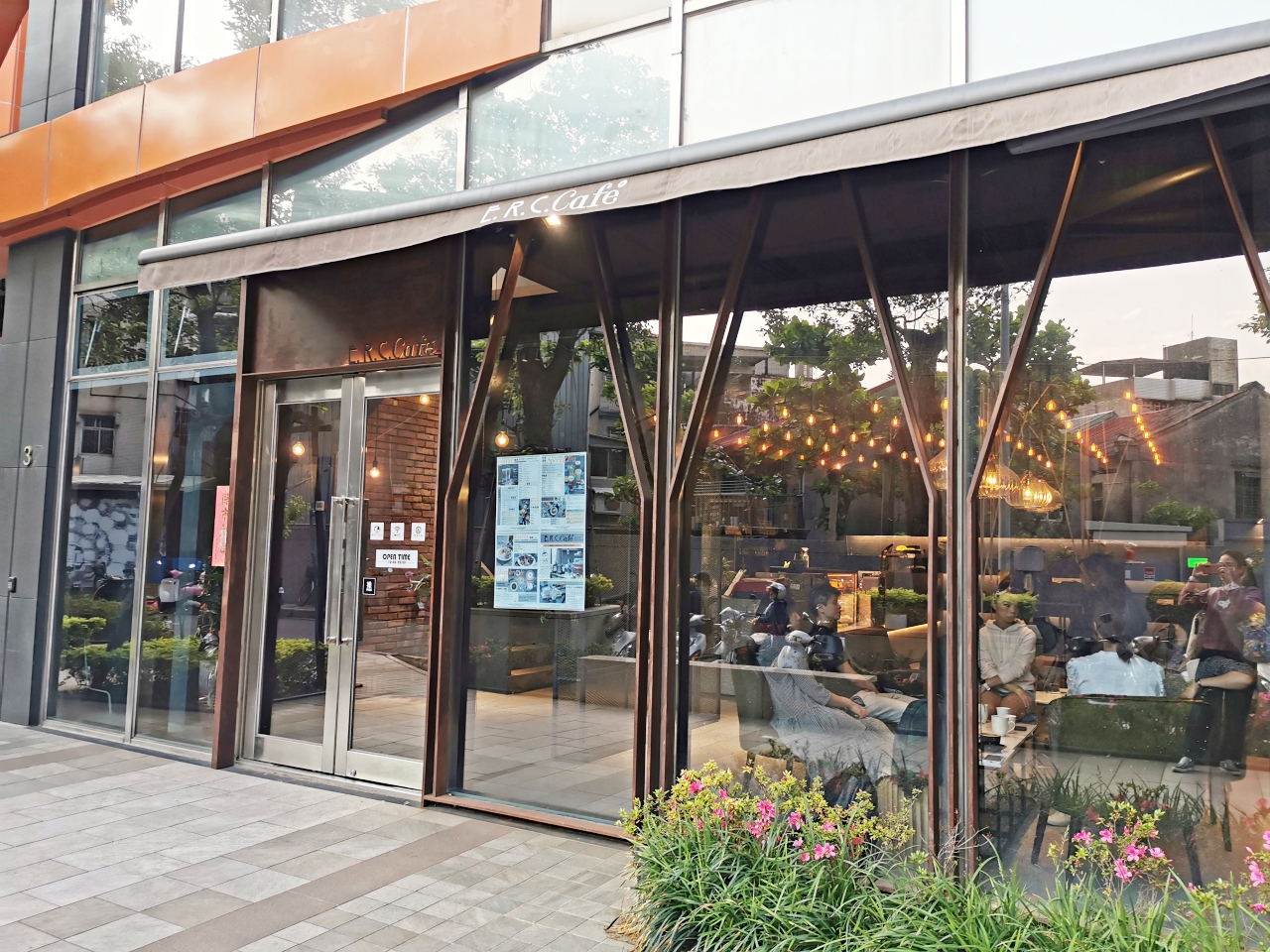 中和咖啡廳推薦：ERC Cafe 阿達阿永咖啡廳春嶺店-捷運南勢角站