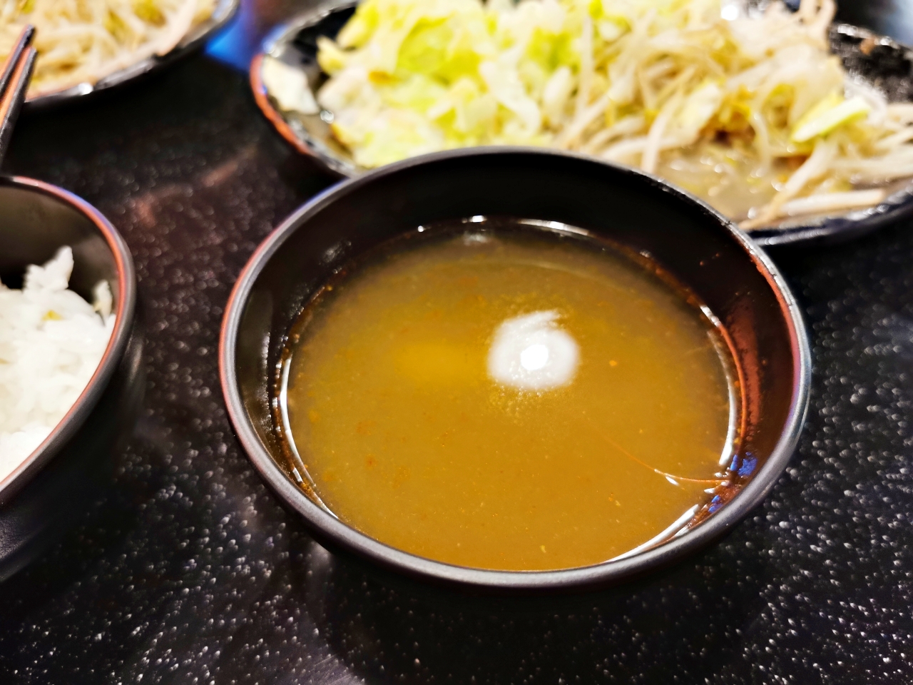 士林美食：泰鐵板料理，宵夜時段吃的到泰式鐵板燒青菜還能吃到飽