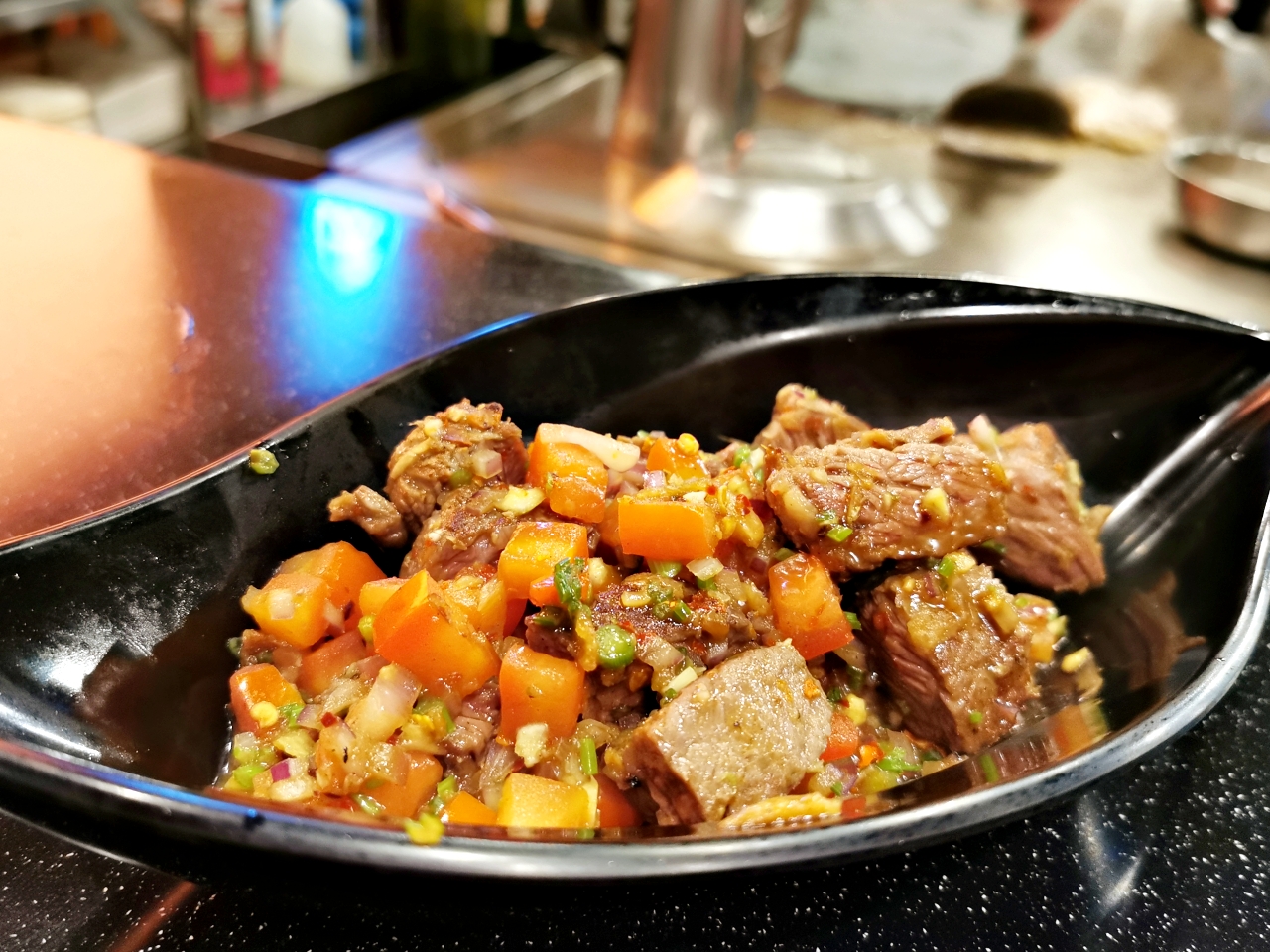 士林美食：泰鐵板料理，宵夜時段吃的到泰式鐵板燒青菜還能吃到飽