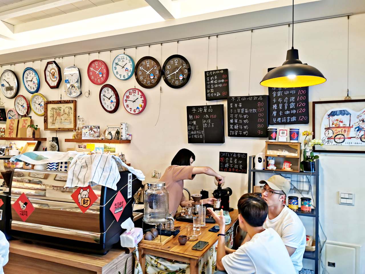 雲林土庫特色咖啡廳，「金茂利鐘錶咖啡」坐在鐘錶行喝杯好咖啡