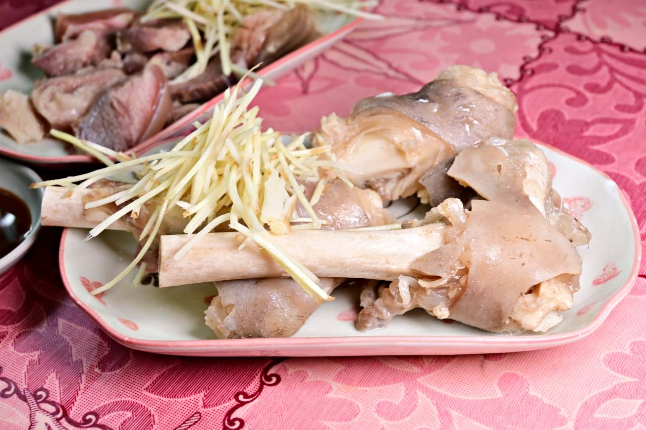 雲林斗六美食：斗六西市場內的阿義羊肉店，早上就能吃到豐盛的全羊料理