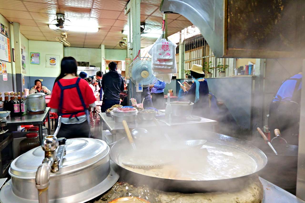 雲林斗六美食：斗六西市場內的阿義羊肉店，早上就能吃到豐盛的全羊料理