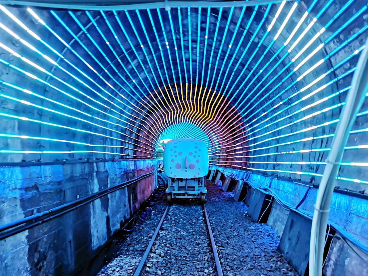 深澳鐵道自行車 Shen′ao Rail Bike，光雕隧道超美還可以遠眺太平洋