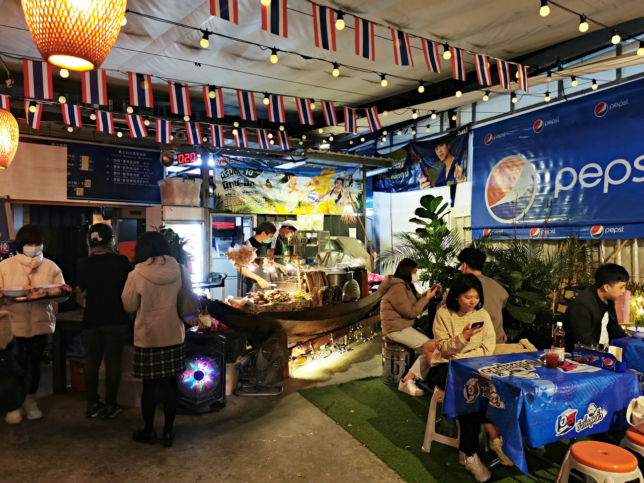 在台北就能讓你有一秒到泰國的錯覺，55元的船麵好吃又道地