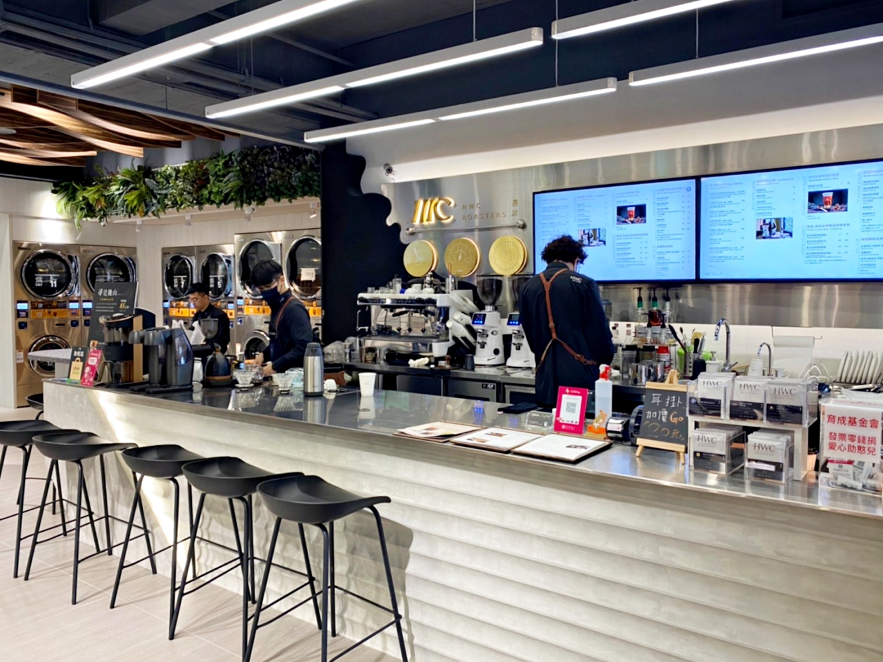 內湖啡廳：黑沃咖啡陽光店，手沖咖啡好喝，旁邊就是自助洗衣還可邊洗衣邊喝咖啡