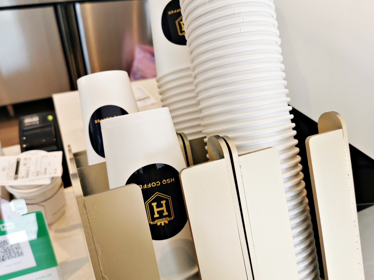 內湖咖啡廳：黃少祺開的咖啡廳HSQ COFFEE走英倫風的藍白色設計，店內手沖咖啡好喝(附菜單)