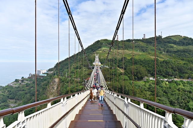 嘉義景點：全台灣最高的吊橋「梅山太平雲梯」，可以看到整片嘉南平原，不論那個時間去都很美