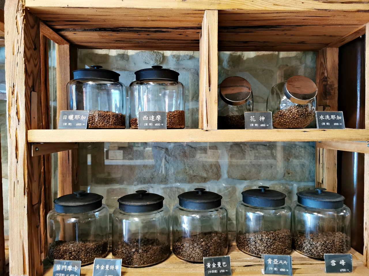 大稻埕老屋咖啡，擺渡咖啡館店家自己烘豆，環境舒適(附菜單)