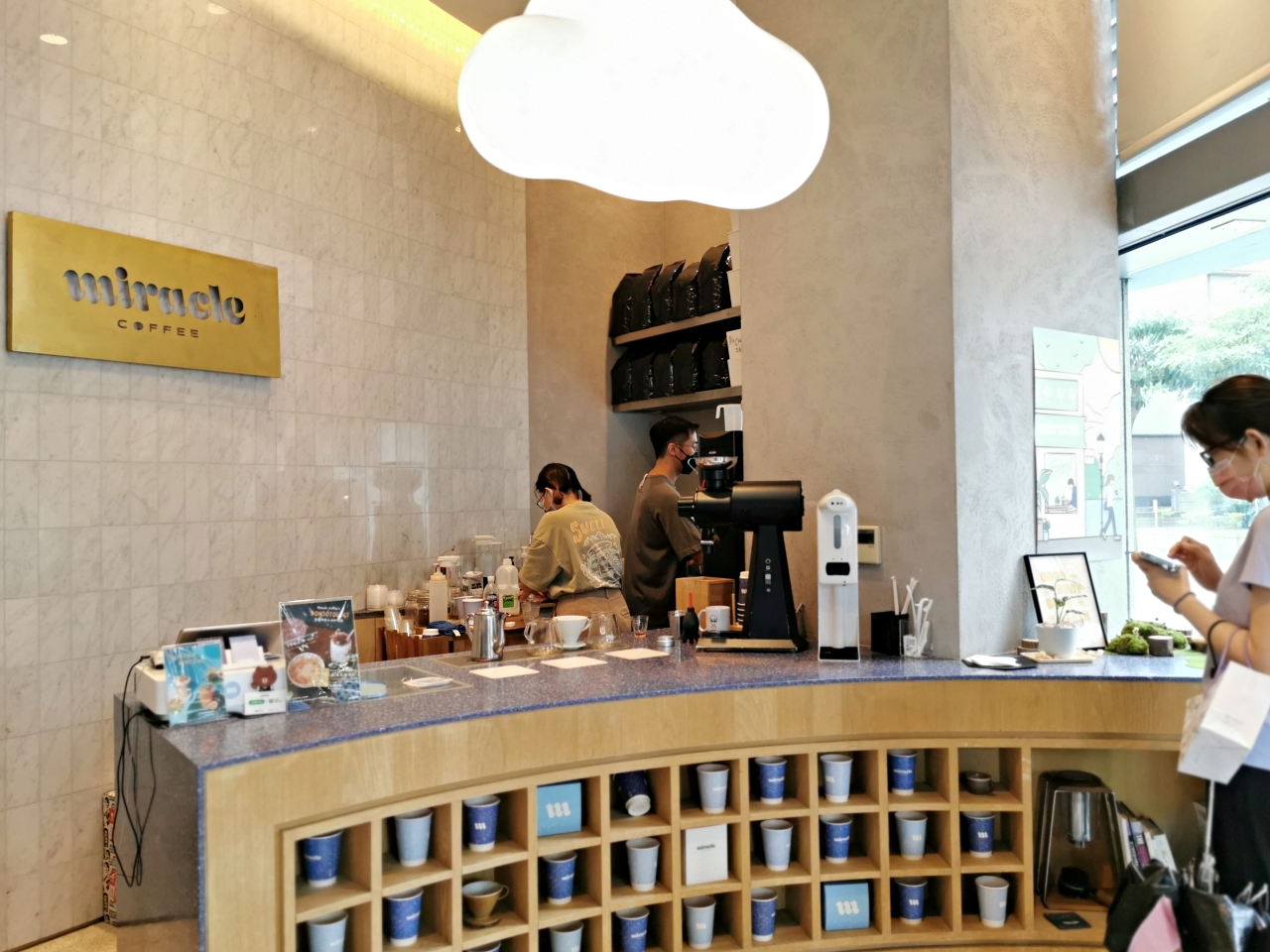 內湖咖啡：Miracle Coffee藝人林俊傑與台灣咖啡冠軍開的外帶店，也是台灣最棒25間咖啡店-捷運西湖站