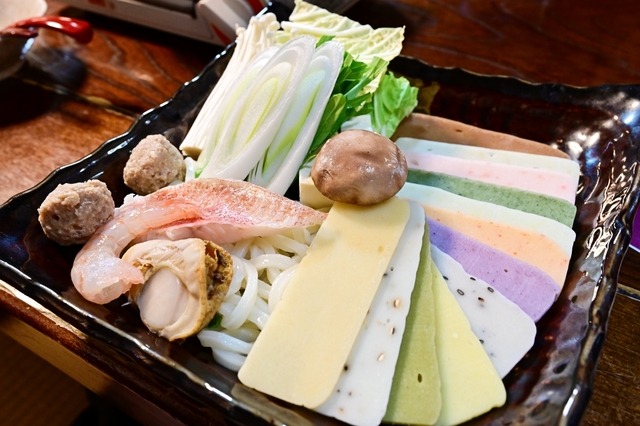 來鳥取，一定要到倉吉百年麻糬老店「清水庵」，試試12種顏色(口味)麻糬火鍋