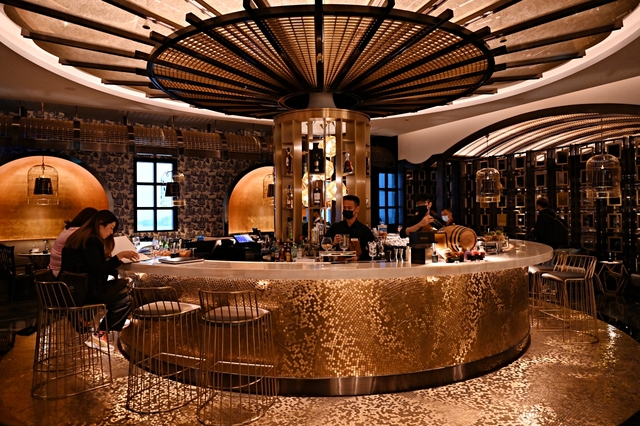 澳門美食：到味賞Mesa 吃創新的葡國菜喝好喝調酒，這裡是全球唯一「老佛爺酒店」Grand Lisboa Palace融合前衛設計與東方韻味