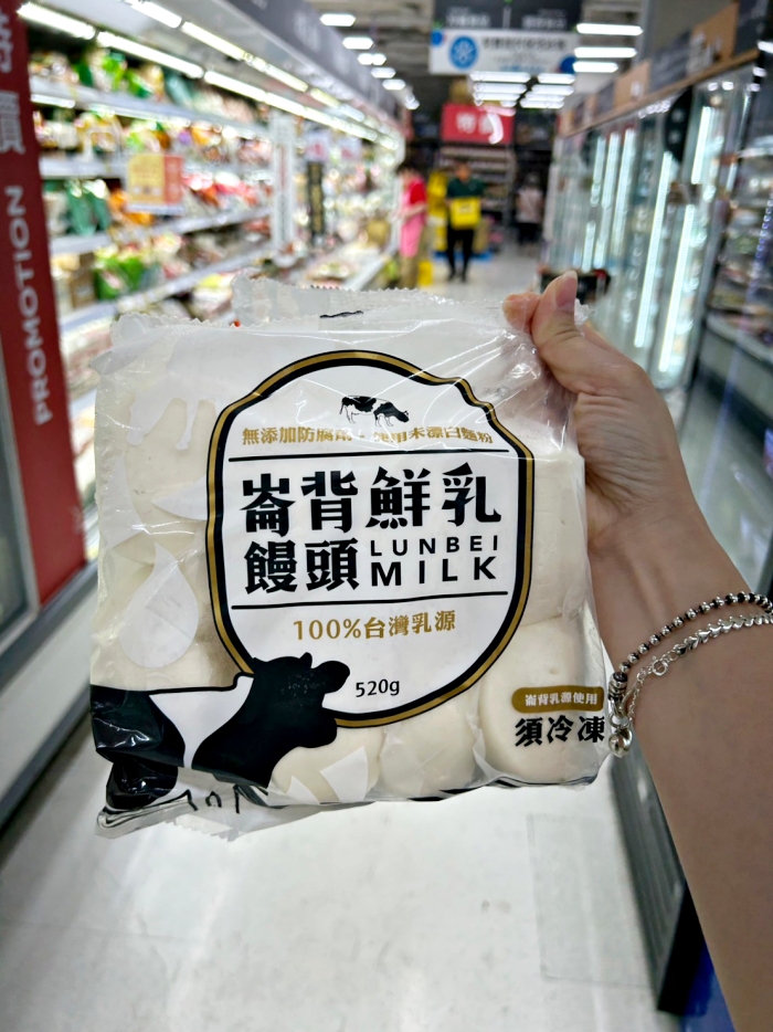 家樂福好物分享：崙背鮮乳饅頭，吃的到淡淡奶香小朋友一定喜歡、臺灣在地牛乳100%臺灣乳源營養不打折