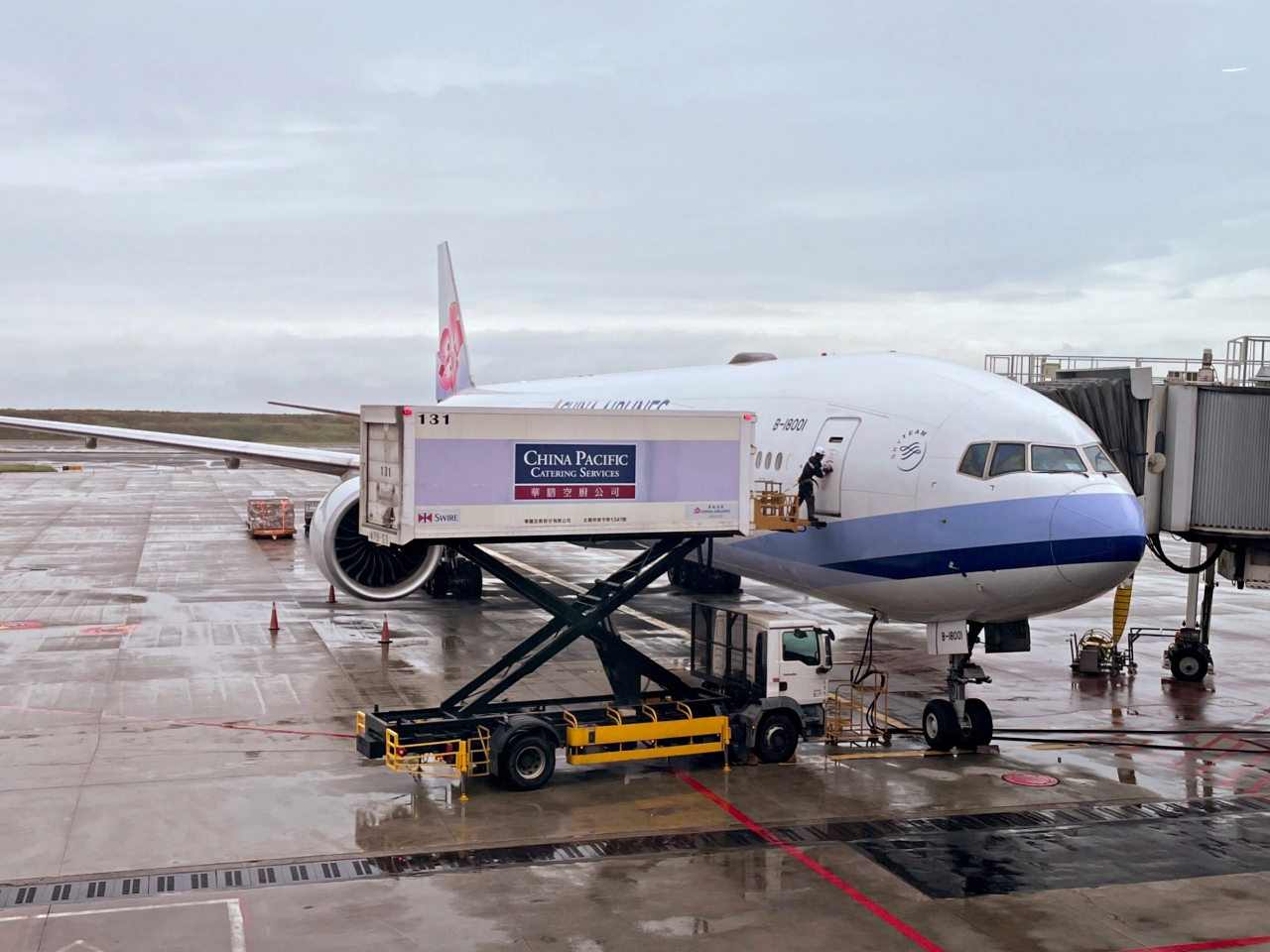 搭華航飛上海浦東國際機場心得、機上餐點、飛行時間