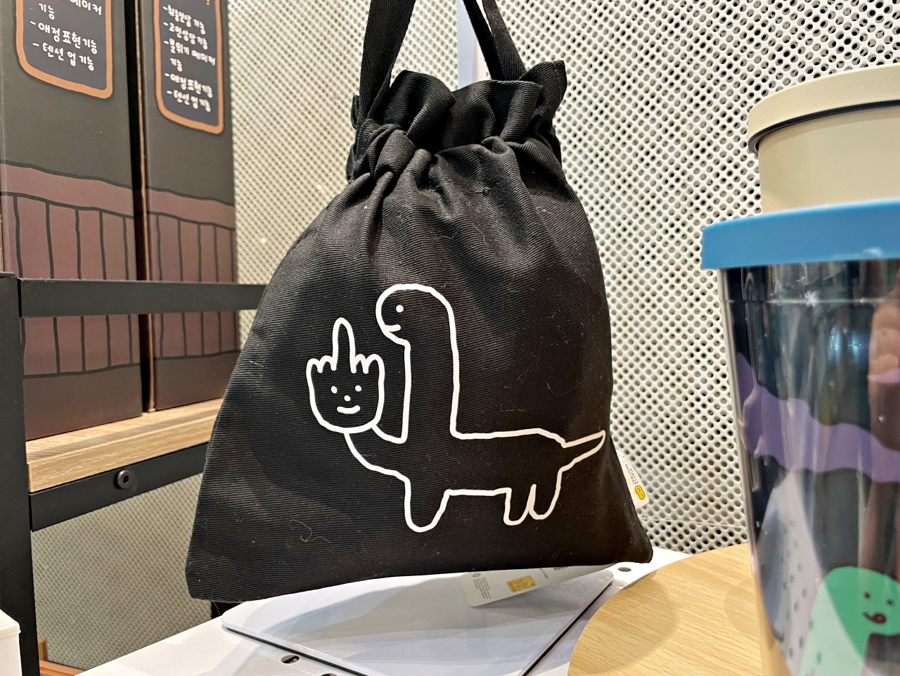 韓國文創JOGUMAN快閃台中，店內販售超多款JOGUMAN，消費滿千還送超可愛購物袋