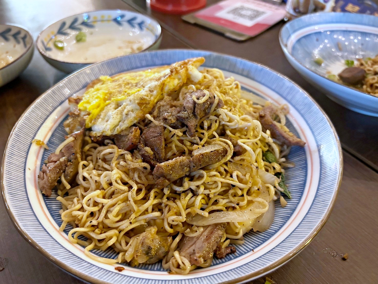 台中美食：胖肉爺，現炒炒泡麵口味超多，炒泡麵也能吃的超豪華