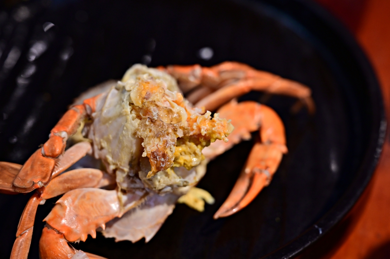 板橋火鍋：小深紅活體海鮮鍋物專賣，每種海鮮都超鮮超美味就連肉品品質也一級棒-捷運府中站
