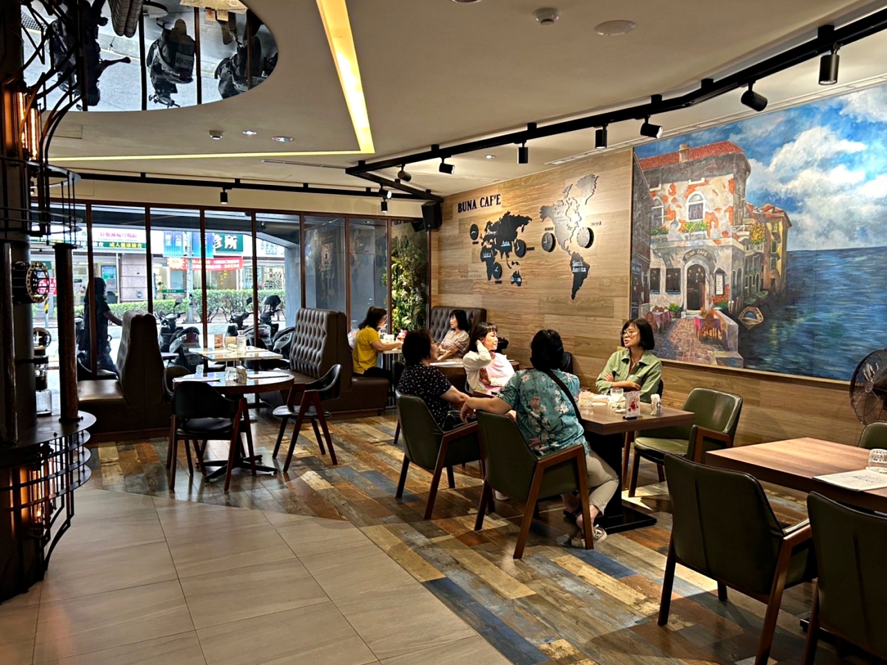 新莊咖啡廳：BUNA CAFE 布納咖啡館，座位超多除了喝咖啡還有許多餐點可享用