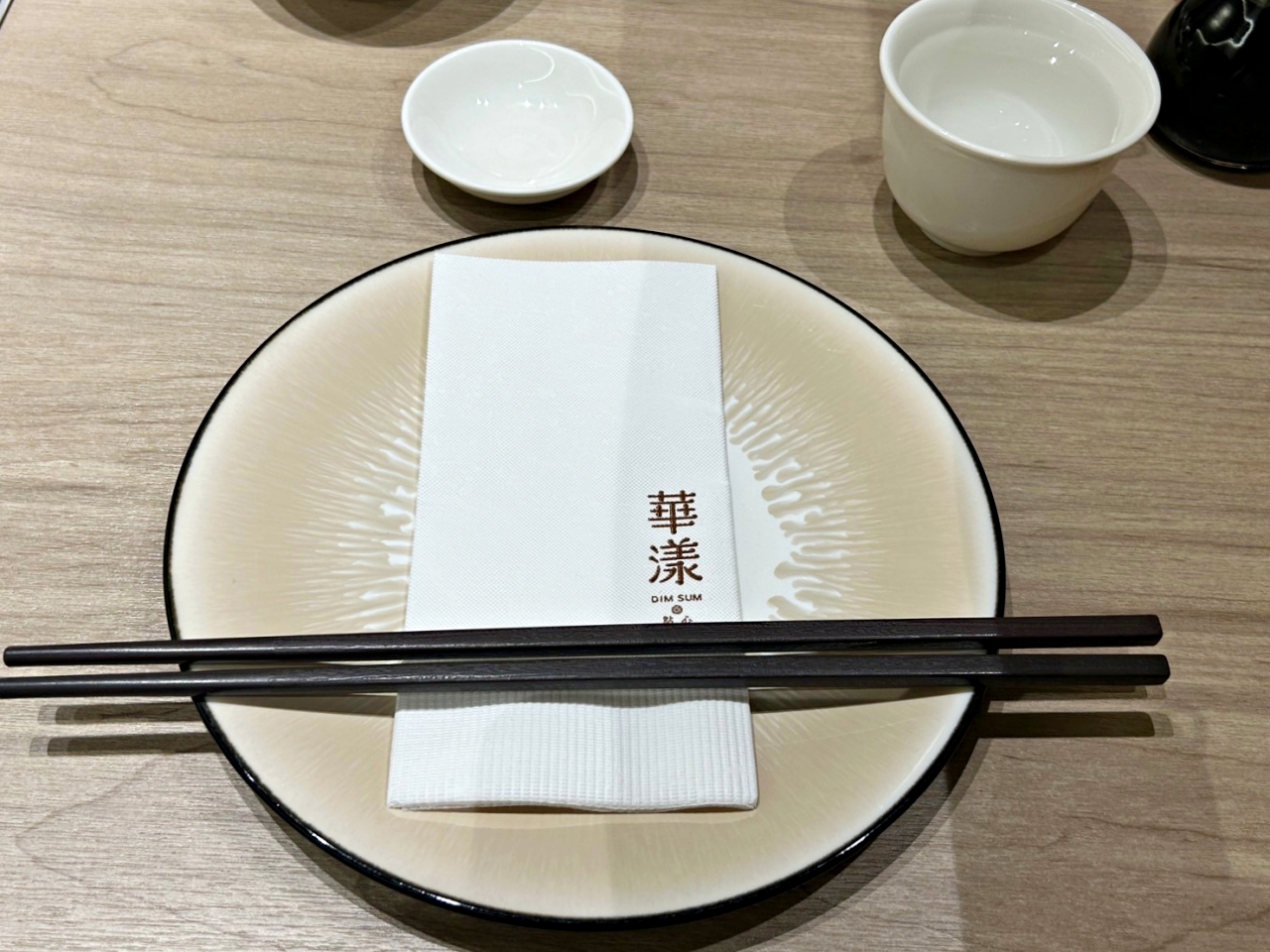 NOKE 忠泰樂生活：華漾DIM SUM點心，港餐點心用餐時間人潮滿滿連外國人也來用餐