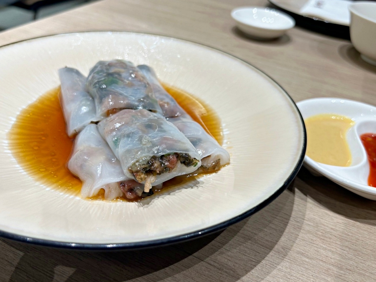 NOKE 忠泰樂生活：華漾DIM SUM點心，港餐點心用餐時間人潮滿滿連外國人也來用餐