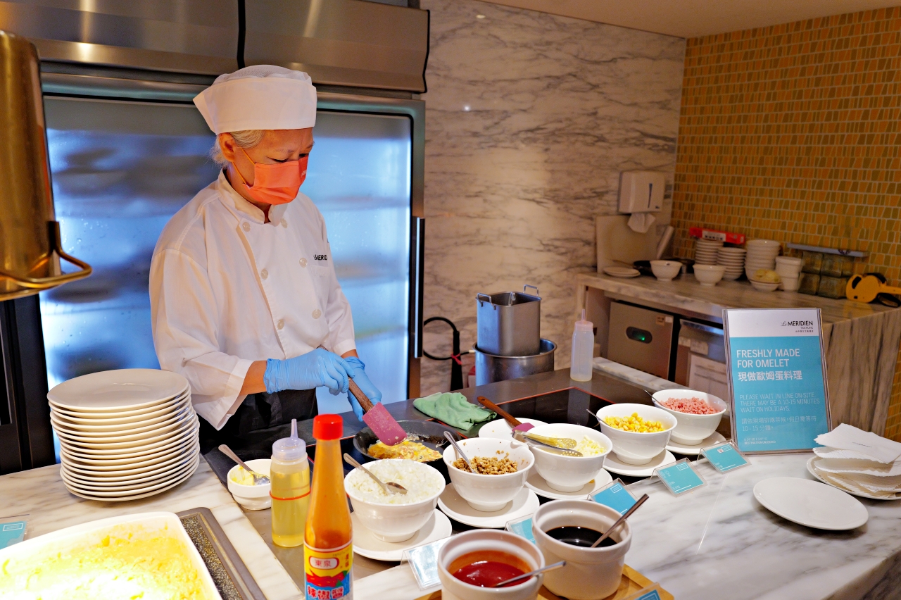 台中最美住宿：李方艾美酒店臨近台中火車站，飯店內的泳池超美，早餐超豐盛超好吃，高空酒吧也很值得來坐坐