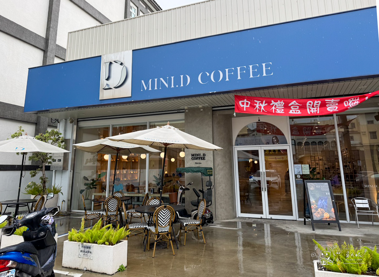新營咖啡廳推薦：MINI.D COFFEE 店裡就像美術館，還有奈良美智畫作