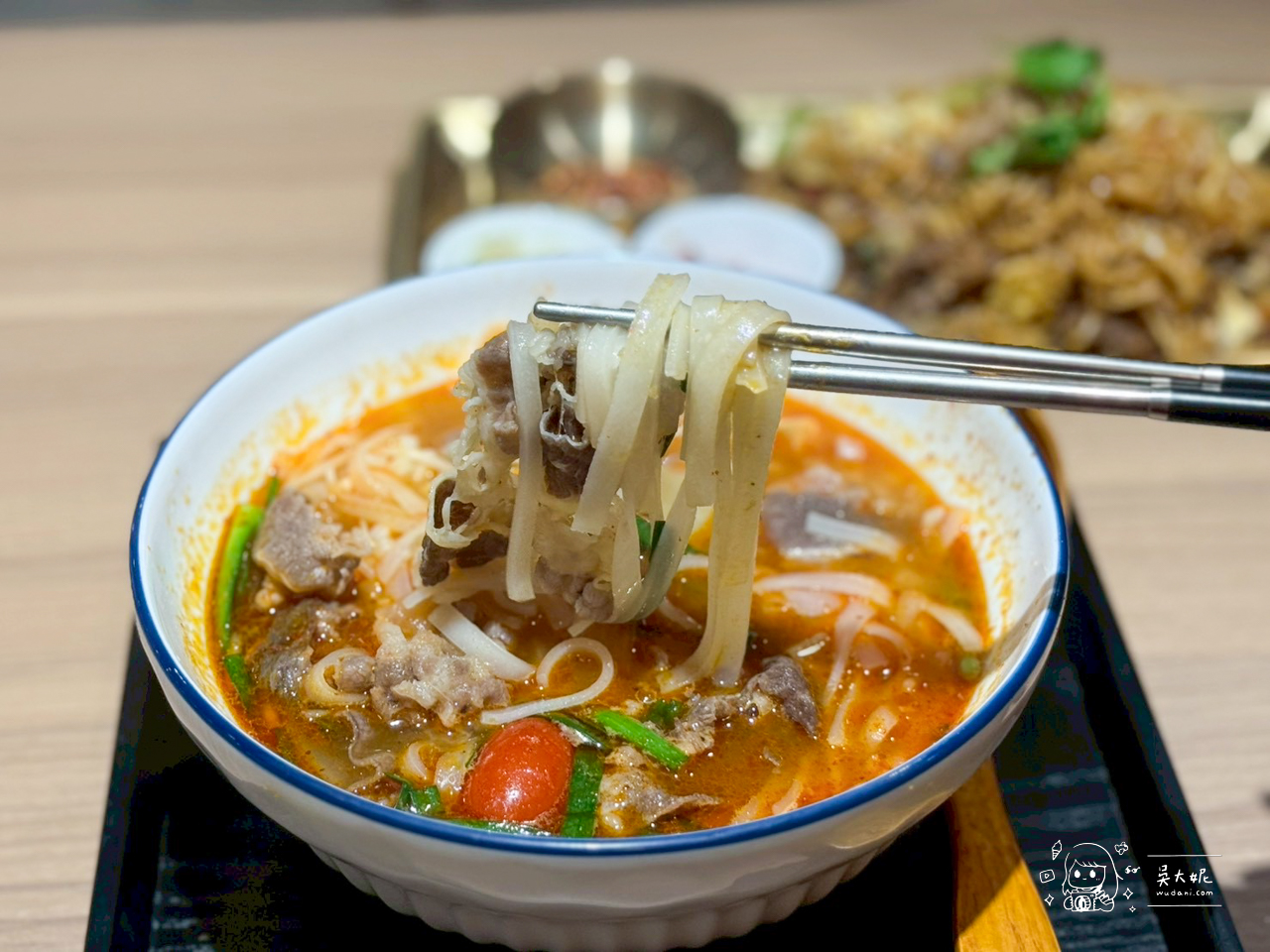 蘆洲家樂福新的泰式餐廳，饗拋拋…每桌只要加79元就可以小菜、飲料、霜淇淋吃到飽