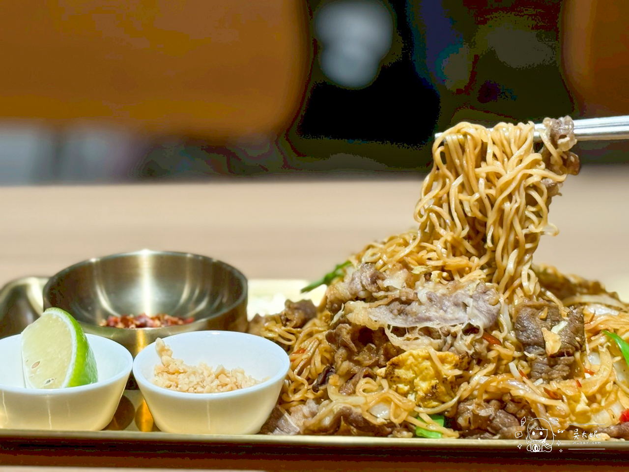 蘆洲家樂福新的泰式餐廳，饗拋拋…每桌只要加79元就可以小菜、飲料、霜淇淋吃到飽