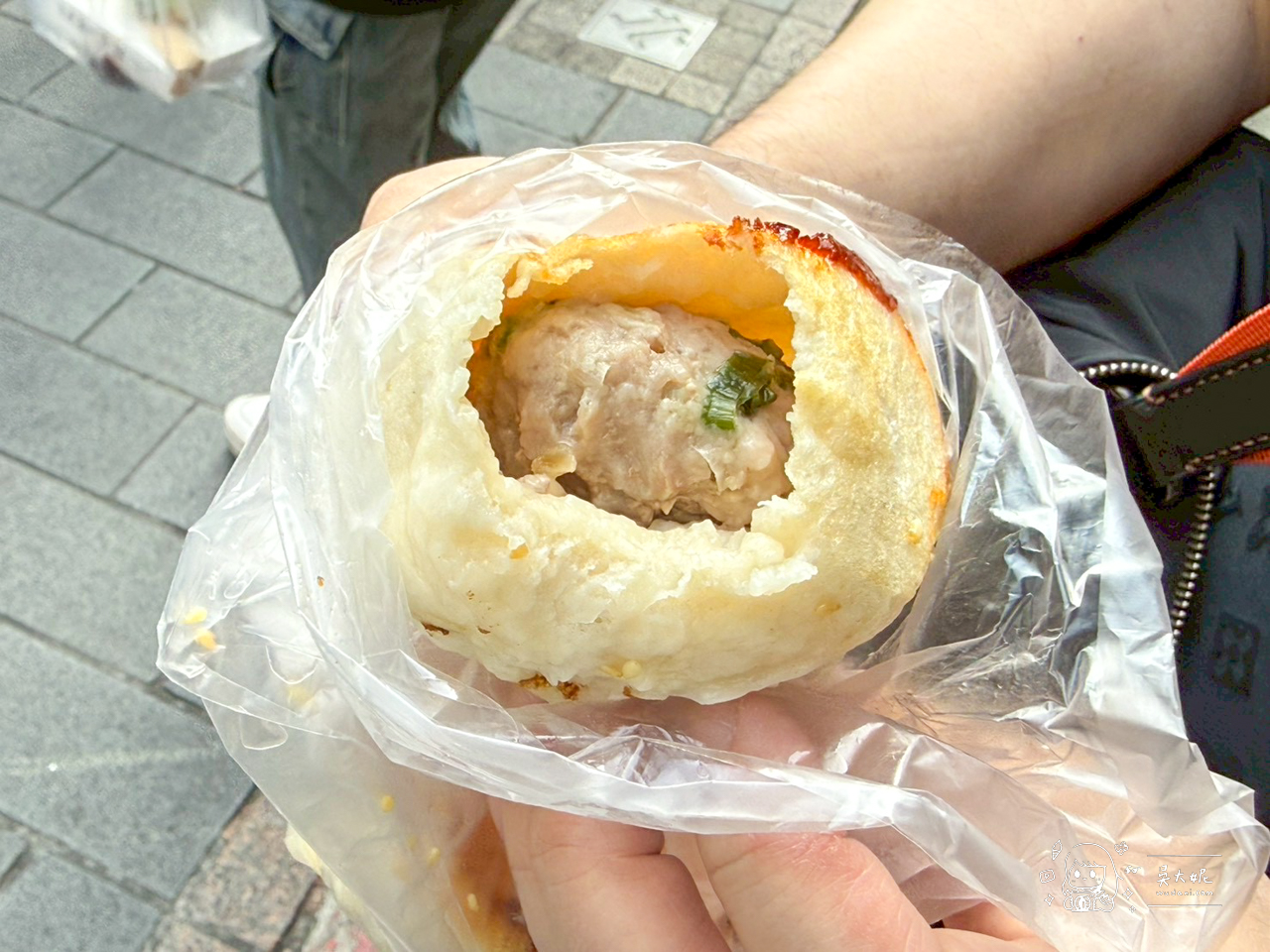 士林夜市排隊美食：鍾家原上海生煎包，米其林必比登推薦