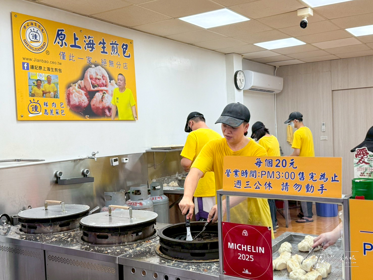 士林夜市排隊美食：鍾家原上海生煎包，米其林必比登推薦