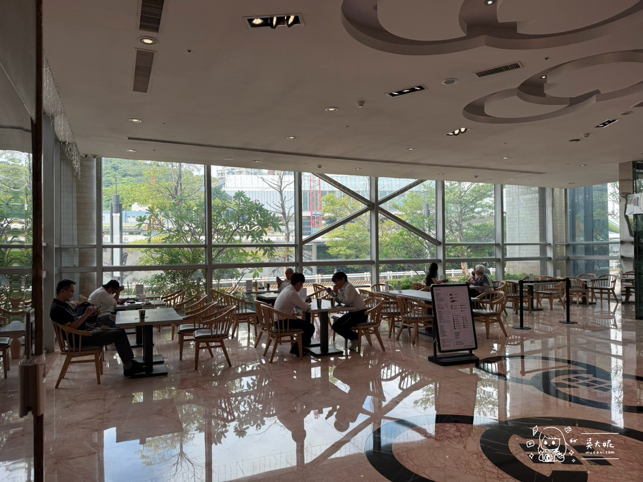 CAFEIN硬咖啡大直典華店-捷運劍南路站 CAFEIN硬咖啡大直典華店-捷運劍南路站